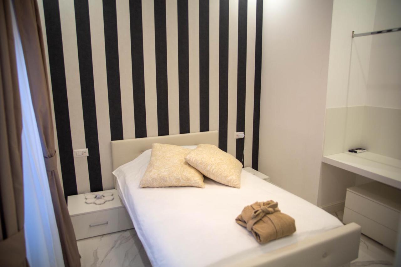 Flyhouse Fiumicino Bed and Breakfast Buitenkant foto
