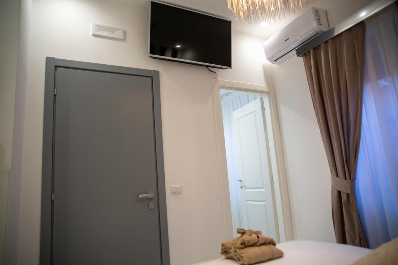 Flyhouse Fiumicino Bed and Breakfast Buitenkant foto