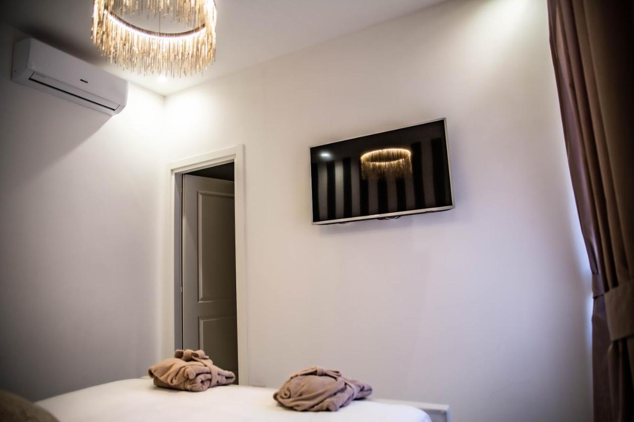 Flyhouse Fiumicino Bed and Breakfast Buitenkant foto